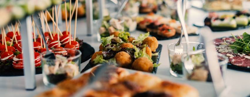 How NOT to Overeat at a Buffet