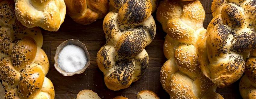 Dipping Bread in Salt: Minhag or Halacha?