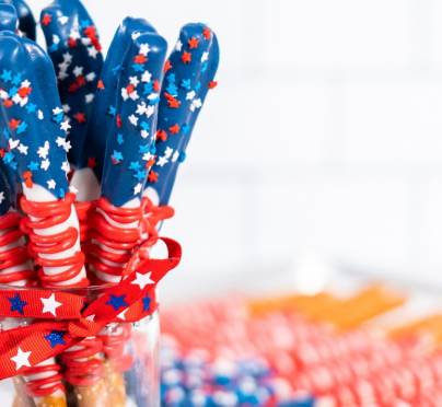 How to Make These Adorable Pretzel Sparklers for July 4th!