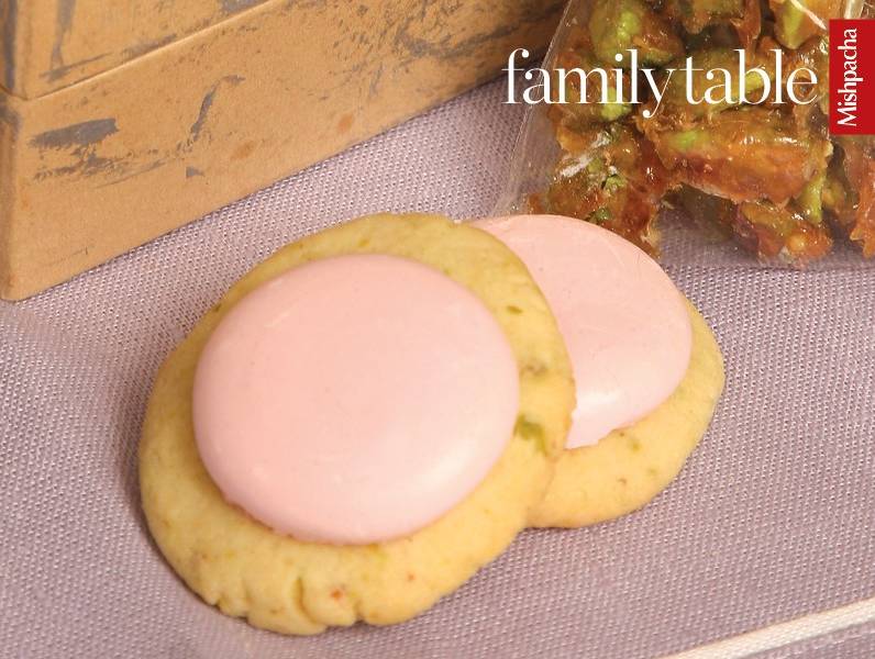 Meringue-Topped Pistachio Cookies