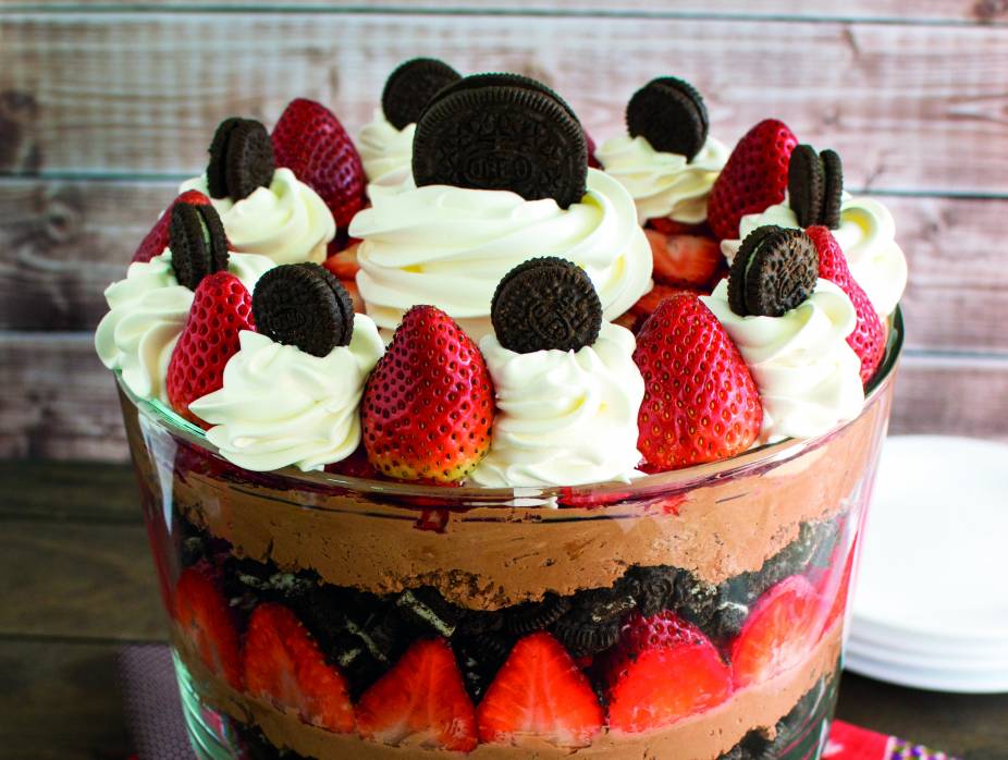 No-Bake Chocolate Strawberry Cheesecake Triﬂe