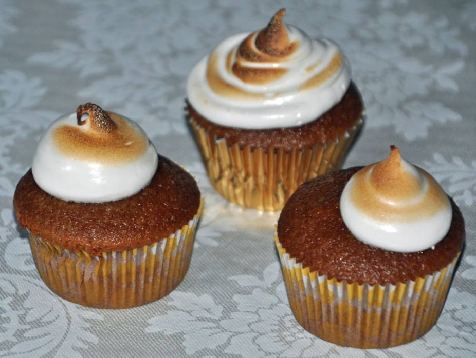 Honey Cake Cupcakes with Toasted Icing