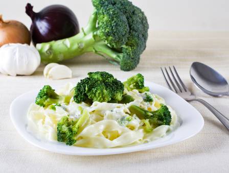 Easy Cheesy Broccoli Alfredo