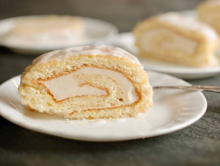 Elegant Cake Roll with Cheese Filling