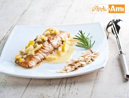 Grilled Salmon in White Wine Sauce