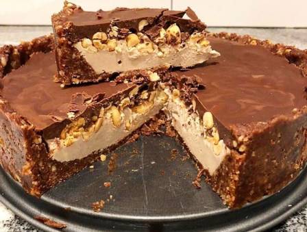 Raw Vegan Peanut Butter Snickers-Style Cake