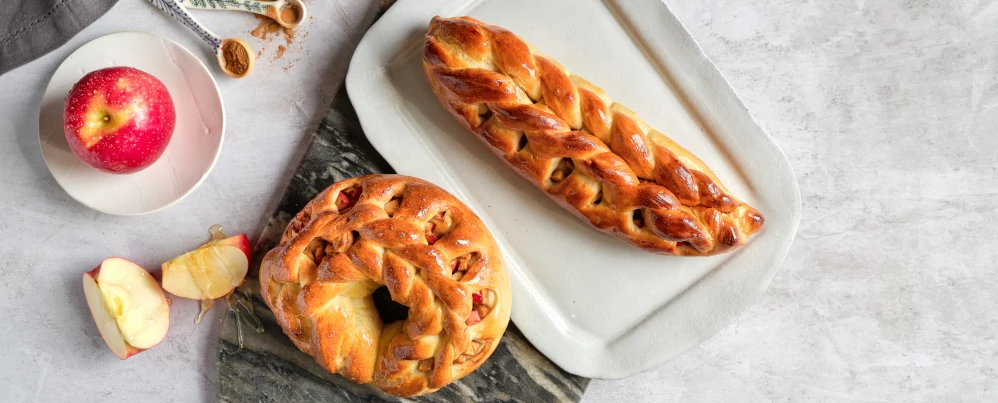 How to Make a Braided Apple-Filled Challah for Rosh Hashanah