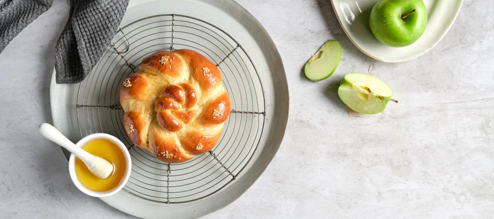 How to Make the Prettiest Round Flower Challah for Rosh Hashanah