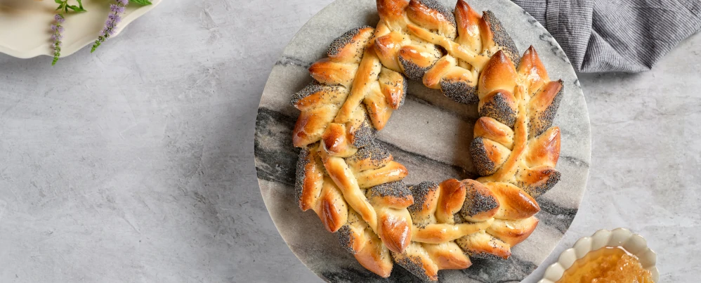 How to Make an Apple Leaf Challah for Rosh Hashanah