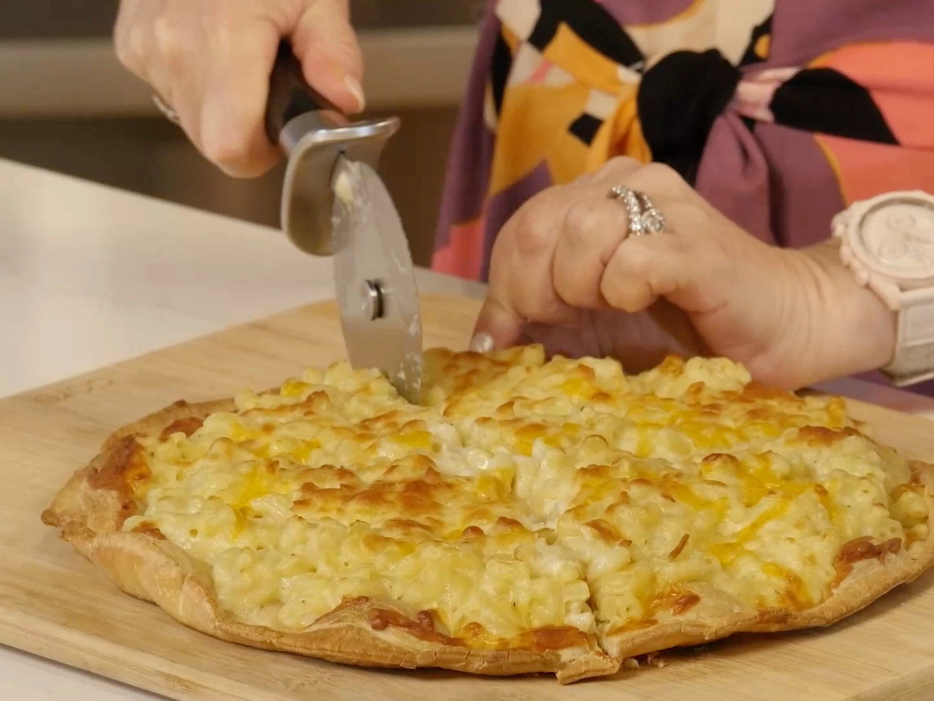 Homemade Mac ’n Cheese Pizza