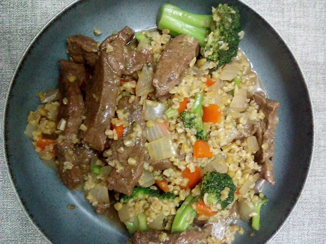 One-Pan Pepper Steak with Freekeh and Green Beans